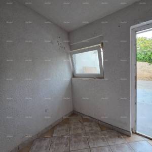 Na prodaju kuća u Ližnjanu – 27 m² s dvorištem