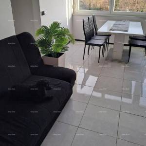 Na prodaju renoviran  stan s prekrasnim pogledom na more