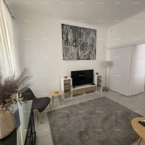 Namješten stan 45 m2 u prizemlju u centru Pule