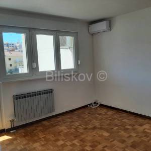 Nenamješten stan najam Kocunar Split