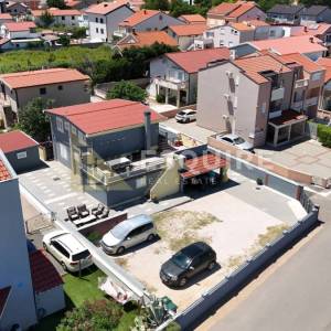 NIN - Apartmanska kuća 1. red do mora - 240m2