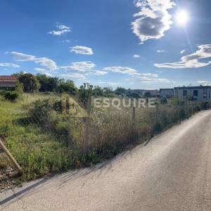 NIN - Atraktivno građevinsko zemljište - 2400m2