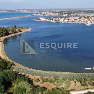 NIN - Ekskluzivna vila - prvi red uz pješćanu plažu