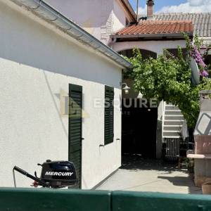 Nin-Grbe, kuća s garažom i dvorištem u  spoj tradicije, prostora i mirnog mediteranskog života!