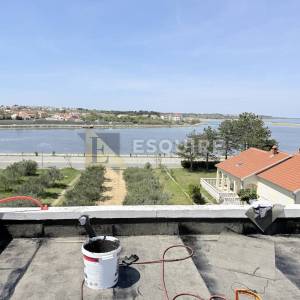 NIN - moderna duplex kuća s bazenom samo 60 m od mora!!!