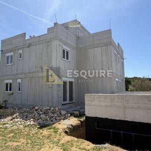 NIN - moderna duplex kuća s bazenom samo 60 m od mora!!!