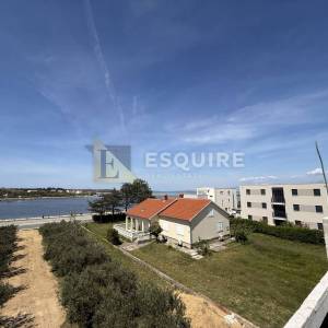 NIN - moderna duplex kuća s bazenom samo 60 m od mora!!!