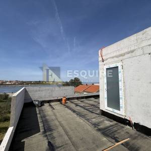 NIN - moderna duplex kuća s bazenom samo 60 m od mora!!!