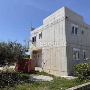 NIN - moderna duplex kuća s bazenom samo 60 m od mora!!!