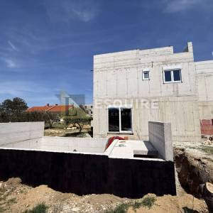 NIN - moderna duplex kuća s bazenom samo 60 m od mora!!!