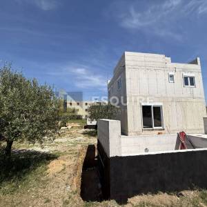 NIN - moderna duplex kuća s bazenom samo 60 m od mora!!!