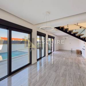 NIN - ZATON - moderna duplex vila s bazenom!!
