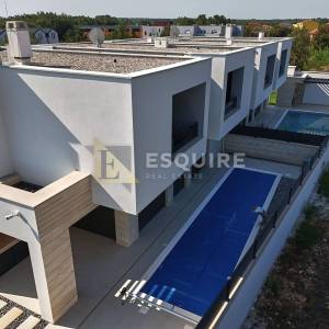 NIN - ZATON - moderna duplex vila s bazenom!!