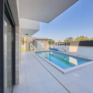 NIN - ZATON - moderna duplex vila s bazenom!!