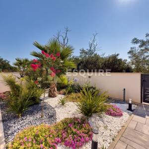 NIN - ZATON - moderna duplex vila s bazenom!!