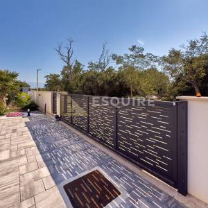 NIN - ZATON - moderna duplex vila s bazenom!!