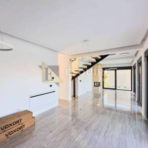 NIN - ZATON - moderna duplex vila s bazenom!!