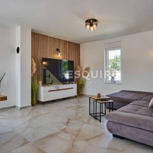 NIN - ŽERAVA - Moderna trosobna vila s bazenom - 188m2