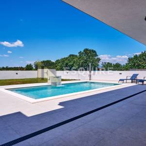 NIN - ŽERAVA - Moderna trosobna vila s bazenom - 188m2