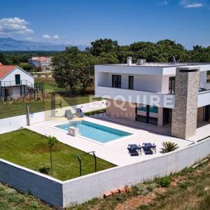 NIN - ŽERAVA - Moderna trosobna vila s bazenom - 188m2