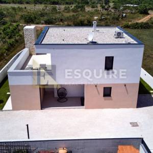 NIN - ŽERAVA - Moderna trosobna vila s bazenom - 188m2