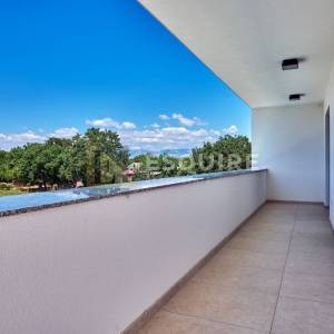 NIN - ŽERAVA - Moderna trosobna vila s bazenom - 188m2