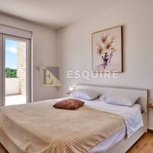 NIN - ŽERAVA - Moderna trosobna vila s bazenom - 188m2