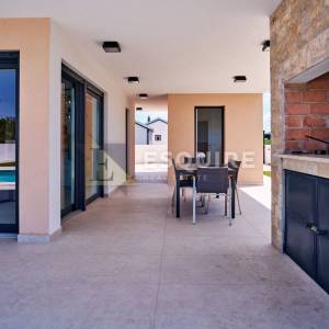 NIN - ŽERAVA - Moderna trosobna vila s bazenom - 188m2