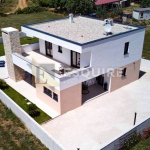 NIN - ŽERAVA - Moderna trosobna vila s bazenom - 188m2