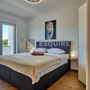 NIN - ŽERAVA - Moderna trosobna vila s bazenom - 188m2