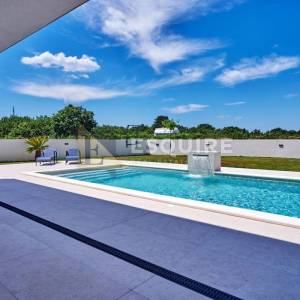 NIN - ŽERAVA - Moderna trosobna vila s bazenom - 188m2