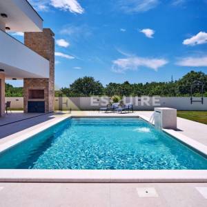 NIN - ŽERAVA - Moderna trosobna vila s bazenom - 188m2