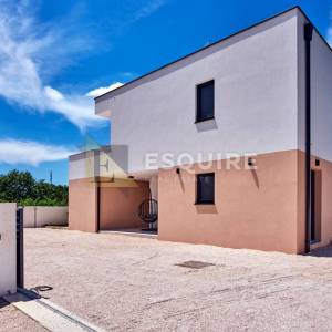 NIN - ŽERAVA - Moderna trosobna vila s bazenom - 188m2