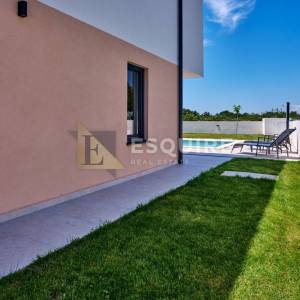 NIN - ŽERAVA - Moderna trosobna vila s bazenom - 188m2
