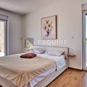 NIN - ŽERAVA - Moderna trosobna vila s bazenom - 188m2