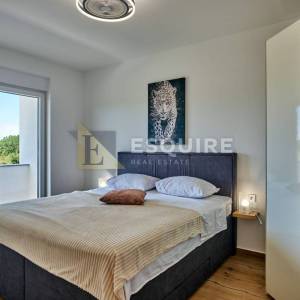 NIN - ŽERAVA - Moderna trosobna vila s bazenom - 188m2