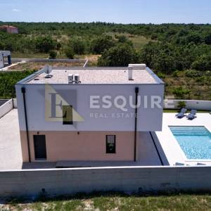 NIN - ŽERAVA - Moderna trosobna vila s bazenom - 188m2