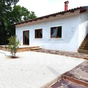 NOVA SAMOSTOJEĆA PRIZEMNICA OKRUŽENA PRIRODOM