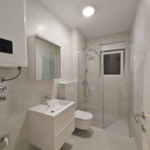 NOVALJA - Dvosobni apartman s dvije terase i pogledom na more