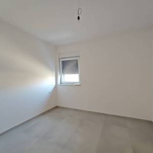 NOVALJA - Dvosobni apartman s dvije terase i pogledom na more
