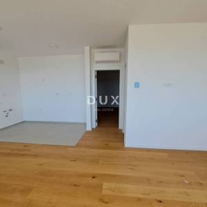 NOVALJA, JAKIŠNICA - Apartman 66m2 na prvom katu s predivnim pogledom na more