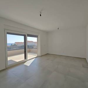 NOVALJA, PAG - Apartman na prvom katu, 400 m od mora