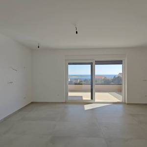 NOVALJA, PAG - Apartman na prvom katu, 400 m od mora