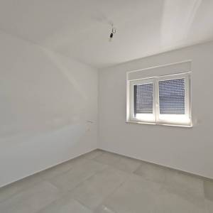NOVALJA, PAG - Apartman na prvom katu, 400 m od mora
