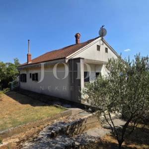 Novi Vinodolski kuća na bribirskoj obali