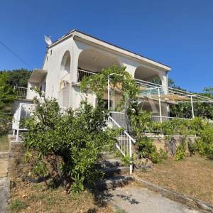 Novi Vinodolski kuća na bribirskoj obali