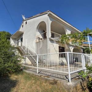Novi Vinodolski kuća na bribirskoj obali