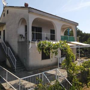 Novi Vinodolski kuća na bribirskoj obali