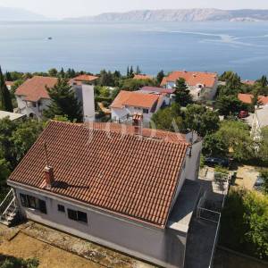 Novi Vinodolski kuća na bribirskoj obali