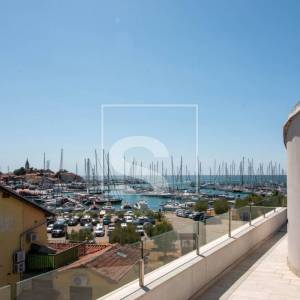 Novigrad 3soban stan 100 metara od mora, pogled more, lift